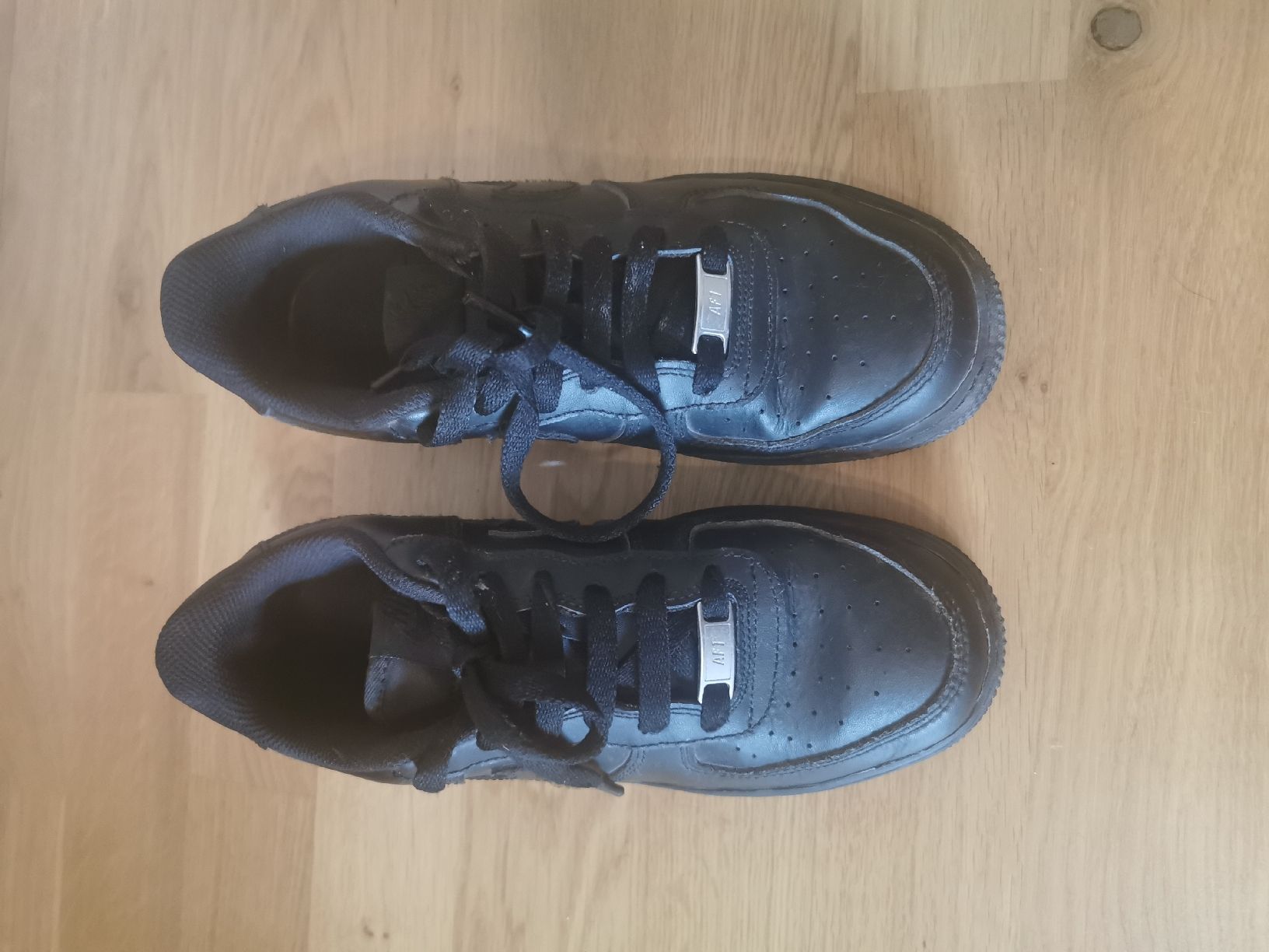 Nike Scarpe per ragazzi: Nike Air force 1 – Usato da Sempach venduto da .1SecondBrands.