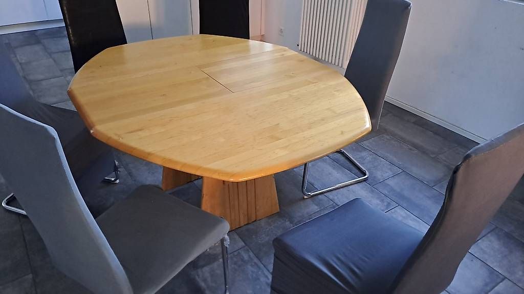 Tavoli: Table salle à manger + 6 chaises  – Usato da Bellerive VD venduto da tak_vz68