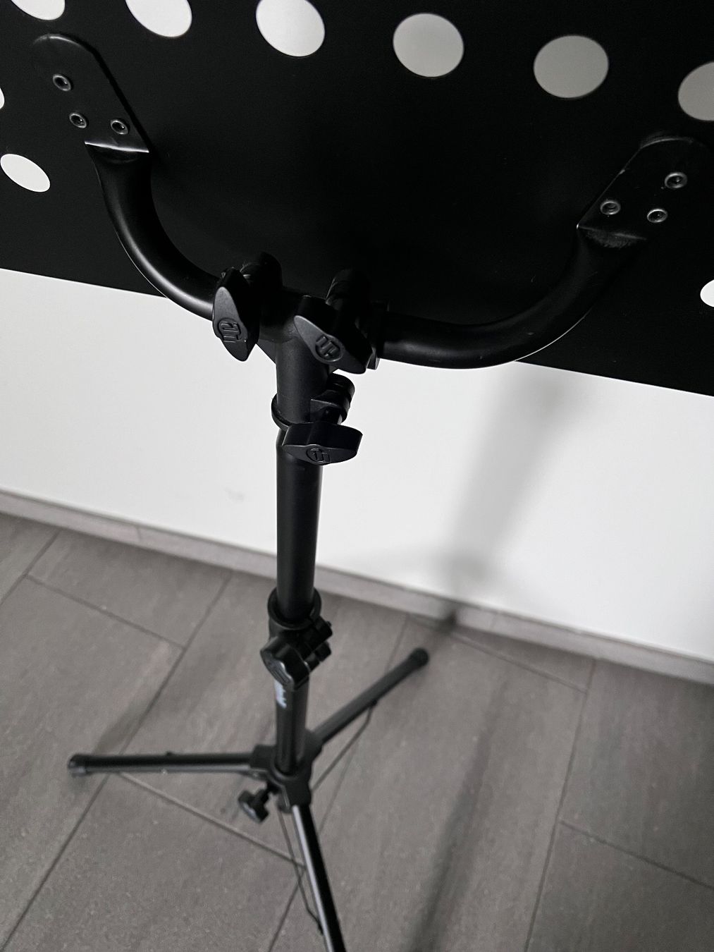 Supporti per strumenti musicali & leggii: Notenständer Adam Hall – Usato da Besenbüren venduto da Moonbeam 3