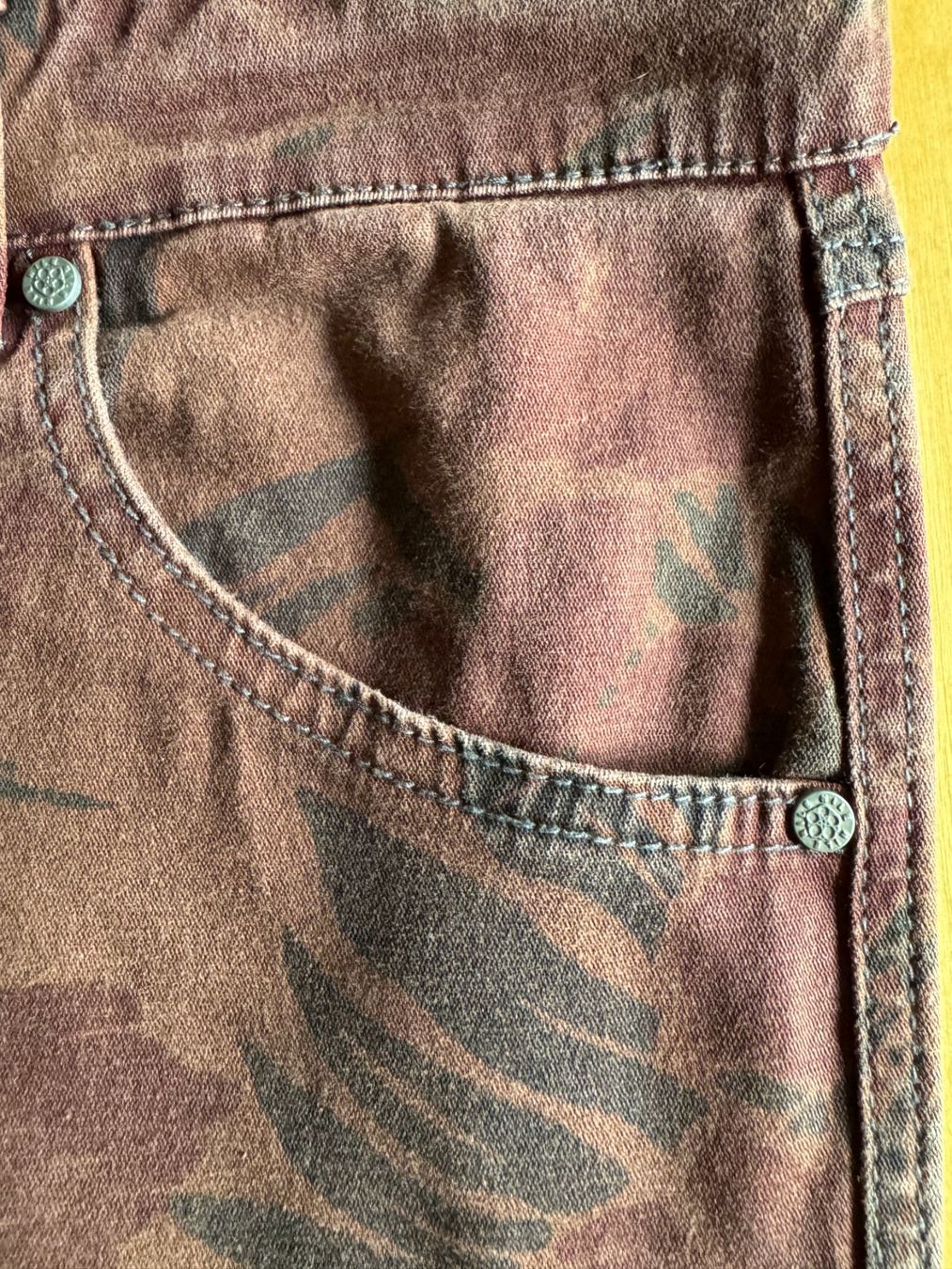 Nile Pantaloni: Hose von Nile mit Blumenmuster – Usato da Stäfa venduto da Mofi8712 1