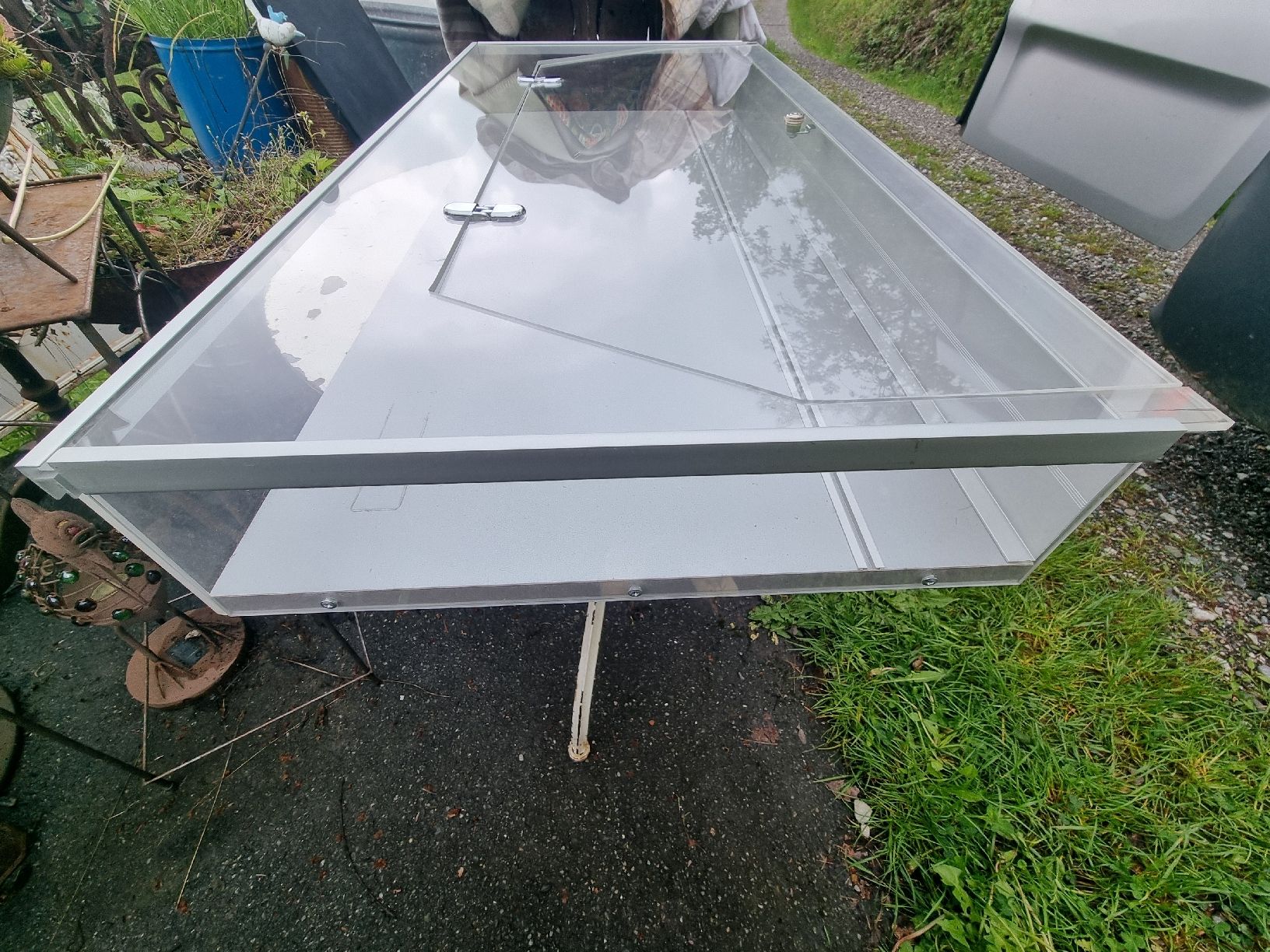 Vitrinen: Plexiglas.. Vitrine abschliessbar – Gebraucht aus Berschis von treedosha01 2