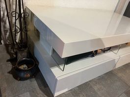 Table basse avec lumière en bon état 