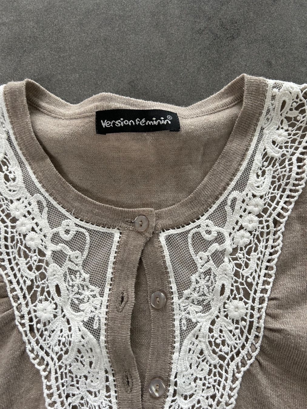 Maglioni & Felpe: Strickjacke mit Spitzenkragen Gr. XS beige – Usato da Wohlen b. Bern venduto da Beppe99 1