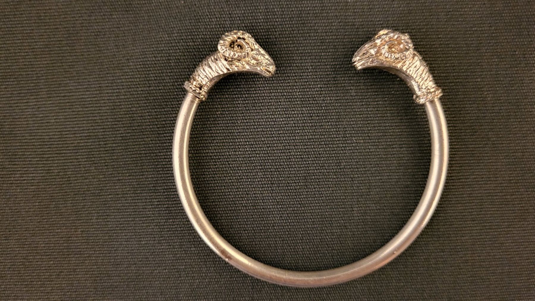 Bracciali & Braccialetti: Armreif mit Widder-Köpfen – Usato da Basel venduto da spinne02 1