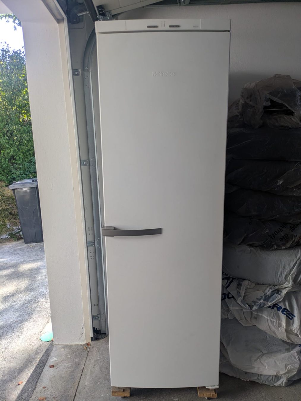Miele Gefrierschrank: Miele Gefrierschrank 8 Schubladen – Gebraucht aus Bachenbülach von Struppensack 1