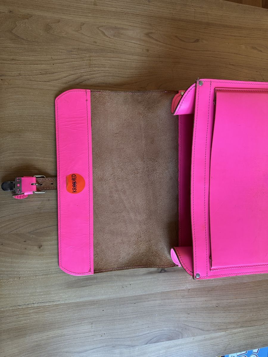 Allestimento di negozi e stand fieristici: Annaberg Aruzzi Tango Schulthek Ledertasche Pink – Usato da Zürich venduto da nmatthias 3