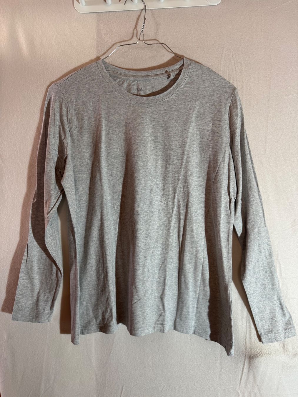 C&A T-shirt: Hellgraues Langarm Shirt, Basic von C&A Gr. XL – Usato da Grosswangen venduto da second_hand_dress