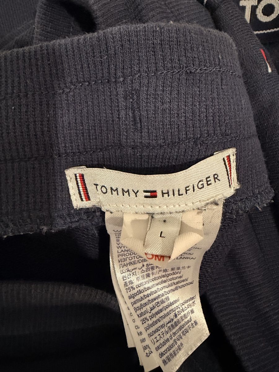 Tommy Hilfiger Hosen: Training Tommy Hilfiger  – Gebraucht aus Bussigny von LabiZaule 1