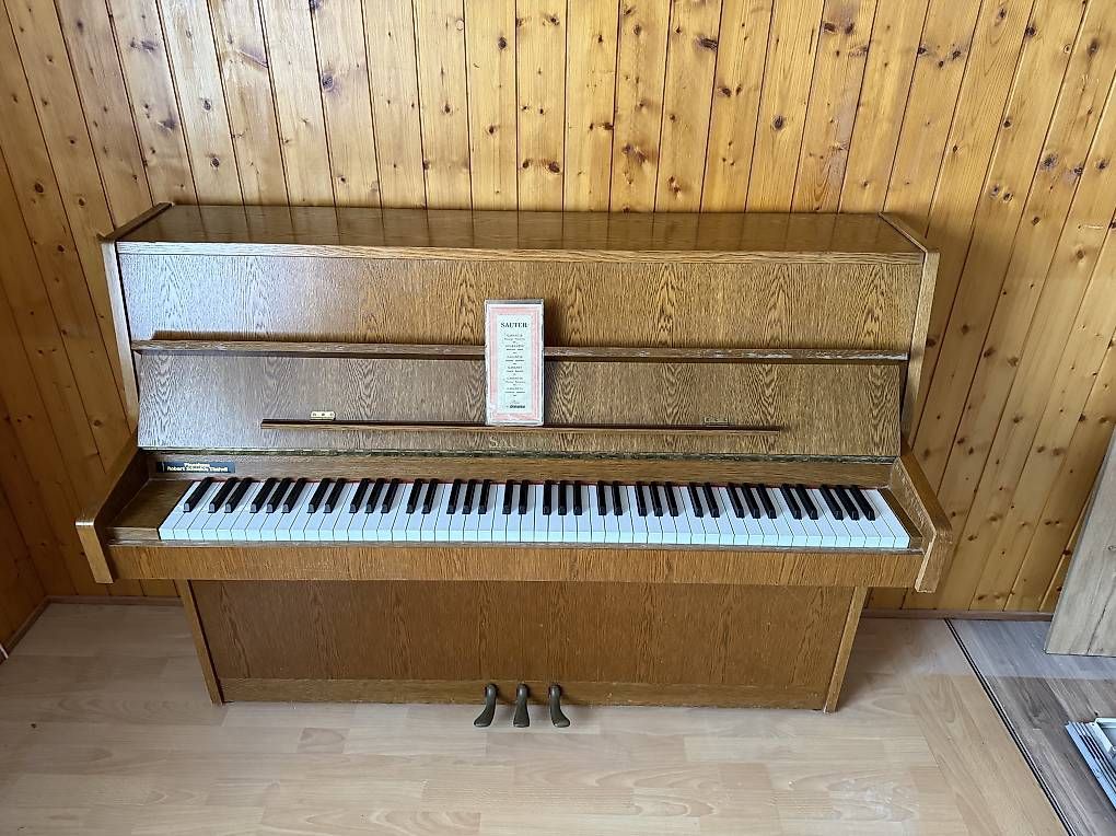 Musikinstrumente: Klavier Sauter – Gebraucht aus Einsiedeln von onesiedler