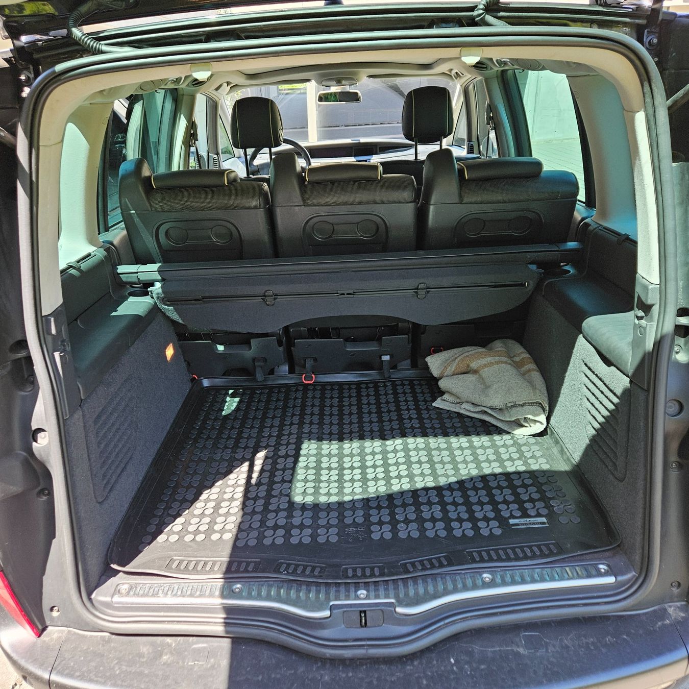 Renault Automobili: Renault Espace 4 Initiale 7-Plätzer Automat MFK+Service – Usato da Sarnen venduto da Profi3 5