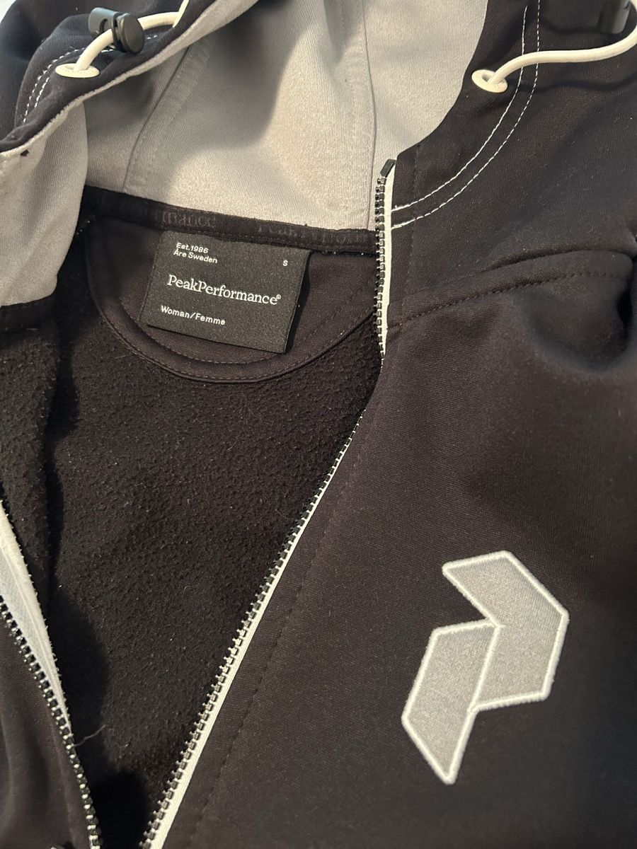 Peak Performance Jacken: Peak Performance Jacke S  – Gebraucht aus Zürich von whitelily 1