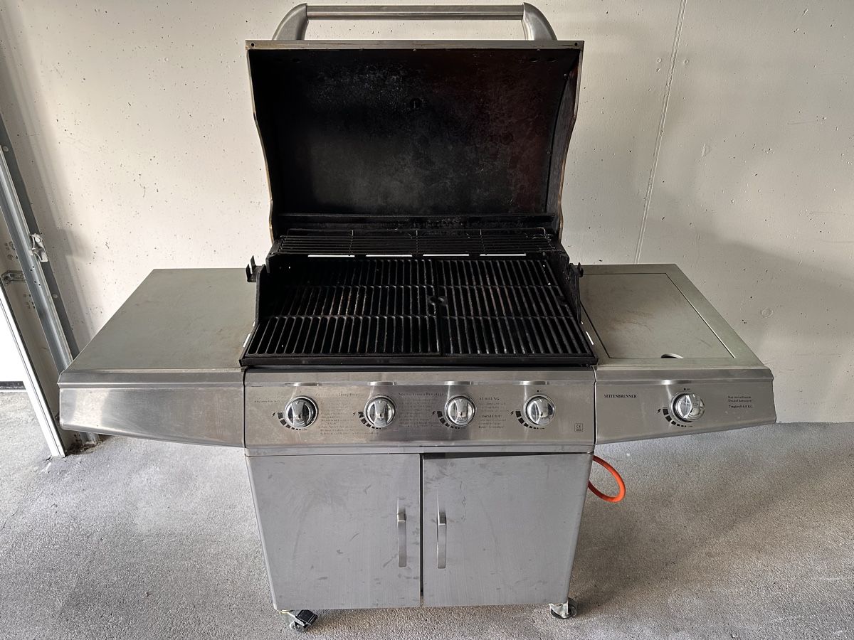 Grills: Edelstahl-Grill mit Email-Grillrost – Gebraucht aus Lachen SZ von neuerDeal 1