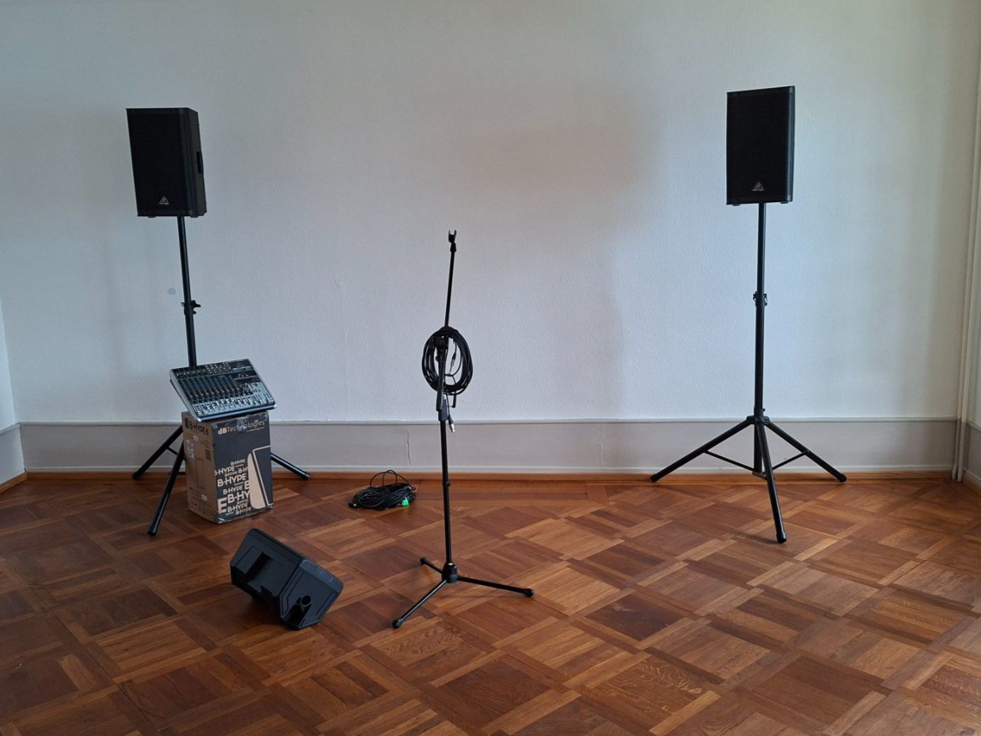 Behringer Casse acustiche: Active PA System for Band or Pro DJ – Usato da Unterseen venduto da dav_7jqb
