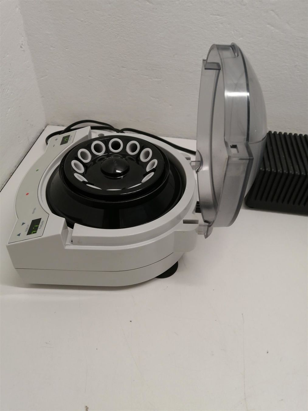 Accessori da laboratorio: DenverInstruments Microcentrifuge Force7 – Usato da Niederdorf venduto da LeptonAG_Labor 4