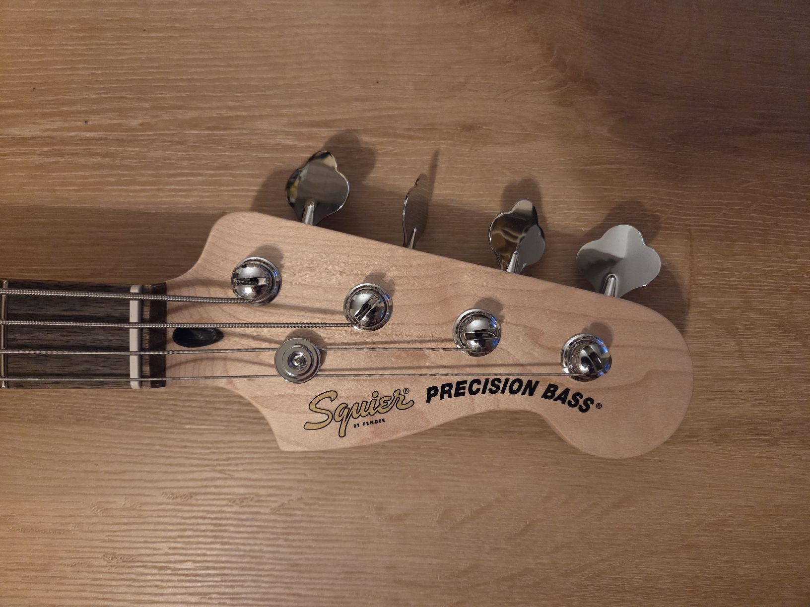 Squier Instruments de musique: Squier Affinity PJ + Verstärker neuwertig – D'occasion à Reigoldswil par olivier84 2
