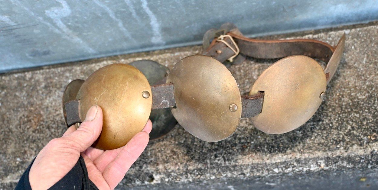Briglie & Cavezze: Altes PFERDE- ODER KUHGESCHIRR messing Länge 89.5cm – Usato da Pfaffhausen venduto da mono_rec 3