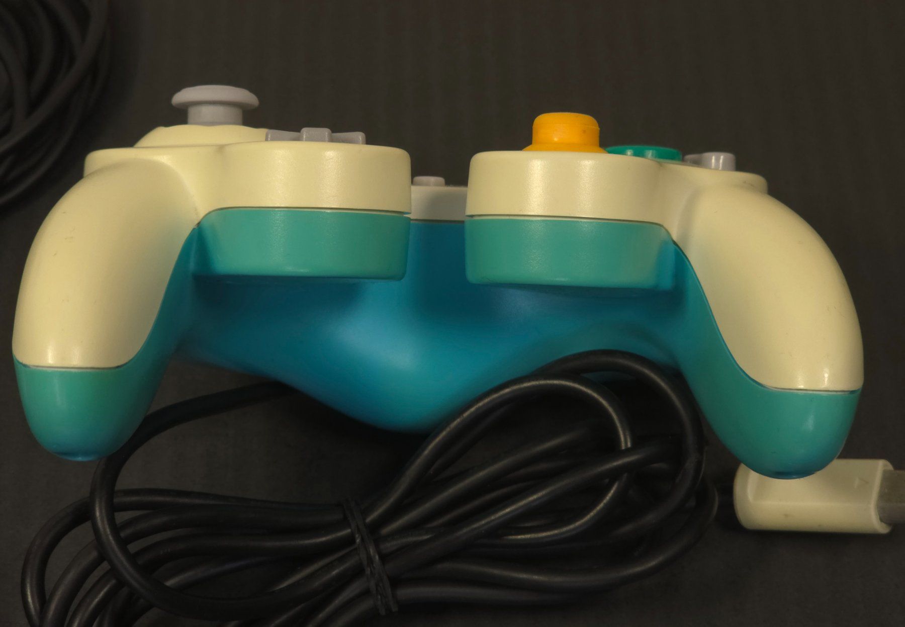 Nintendo Controller: Club Nintendo Gamecube Controller + Lila Gamecube Controller – Gebraucht aus Wil SG von  2