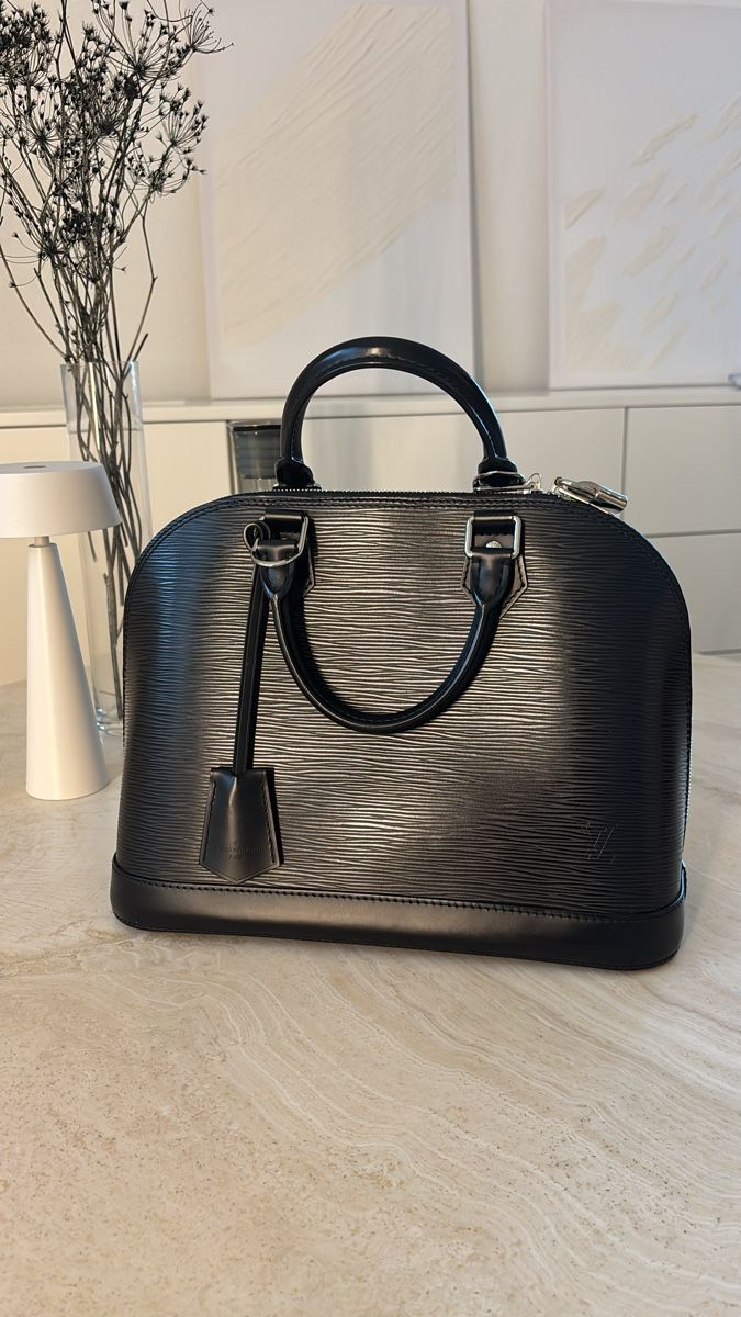 Louis Vuitton Borse da donna: Louis Vuitton Alma PM Epi Leder Schwarz – Nuovo (secondo la descrizione) da Zürich venduto da car_9sdb