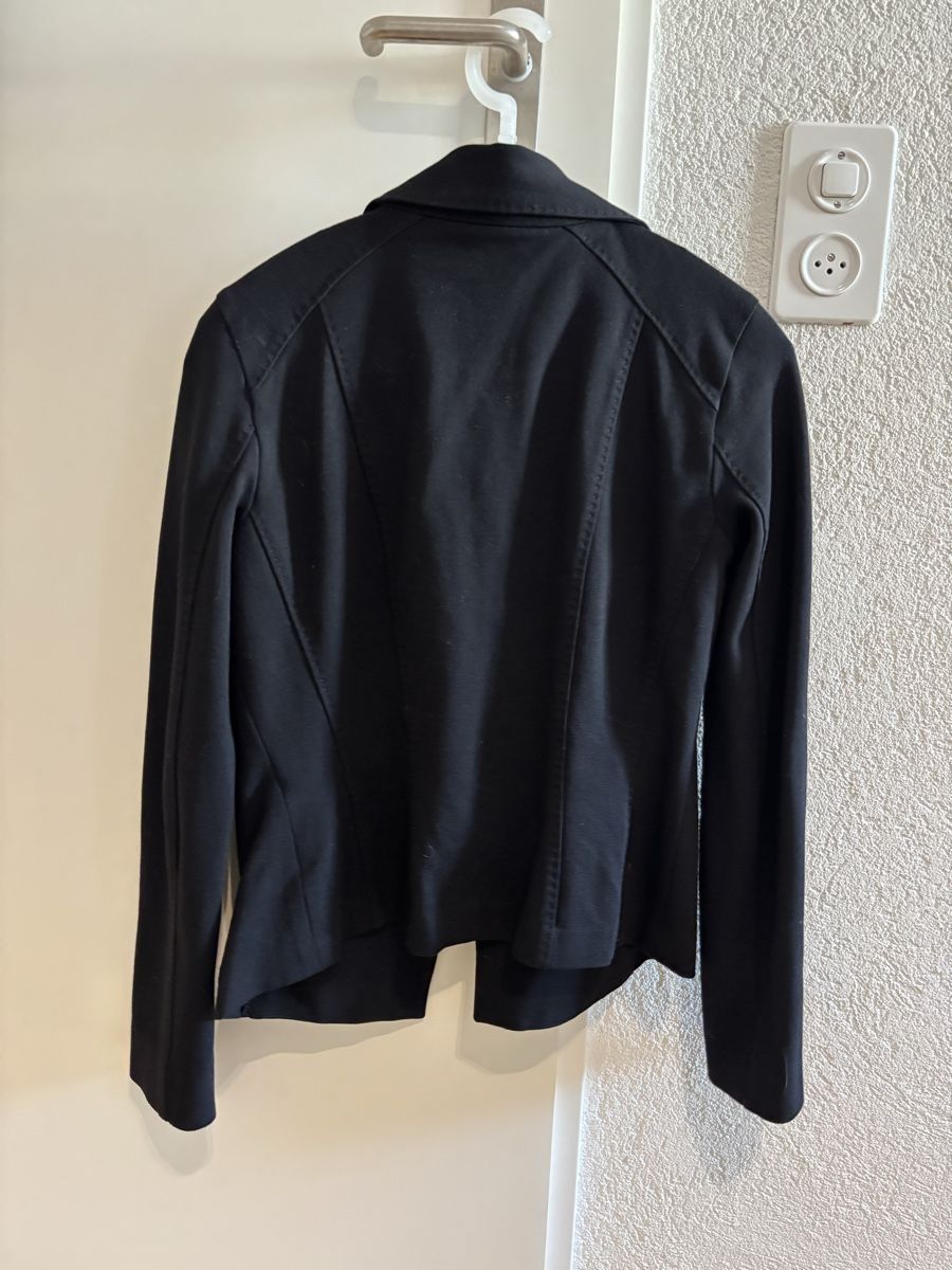 Marc Cain Jacken: Schwarzer Damenblazer von Marc Cain - Grösse 2 / 36 – Gebraucht aus Wetzikon ZH von ger_yvd6 1