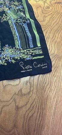 Foulard de soie vintage Pierre Cardin Paris