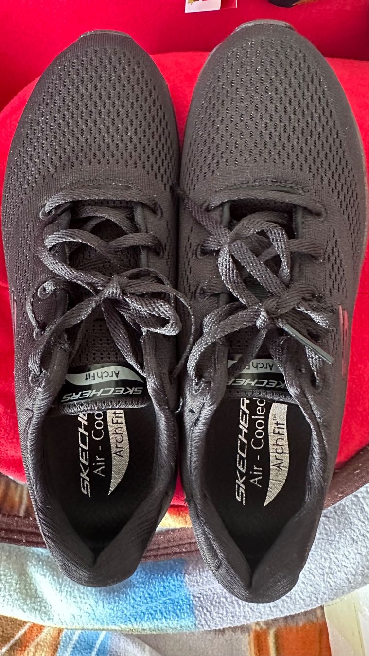 Skechers Scarpe da donna: Schwarze Skechers Sneakers Grösse 37 – Usato da Zürich venduto da Rammis 3