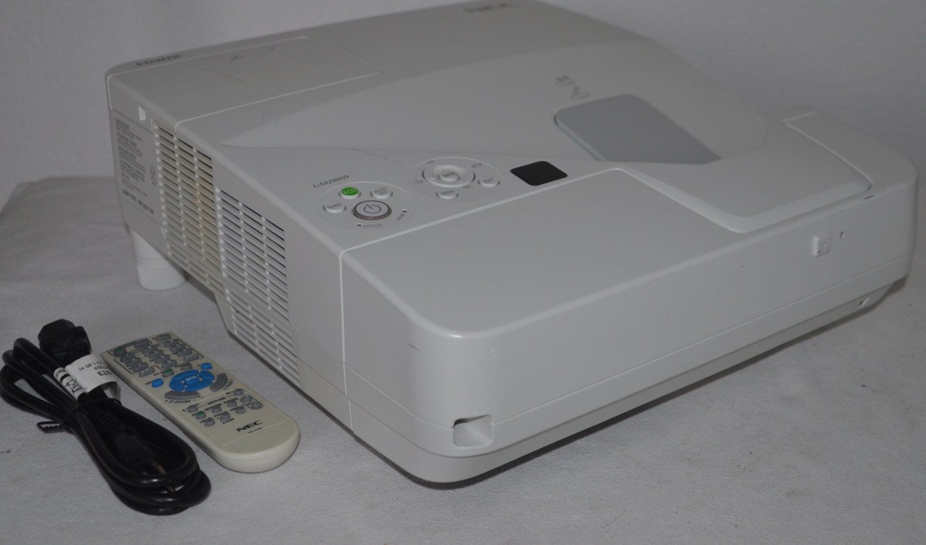 Nec Videoprojektoren: Nec UM280W Short Beamer  / projecteur – Gebraucht aus Collonges von arashee 2