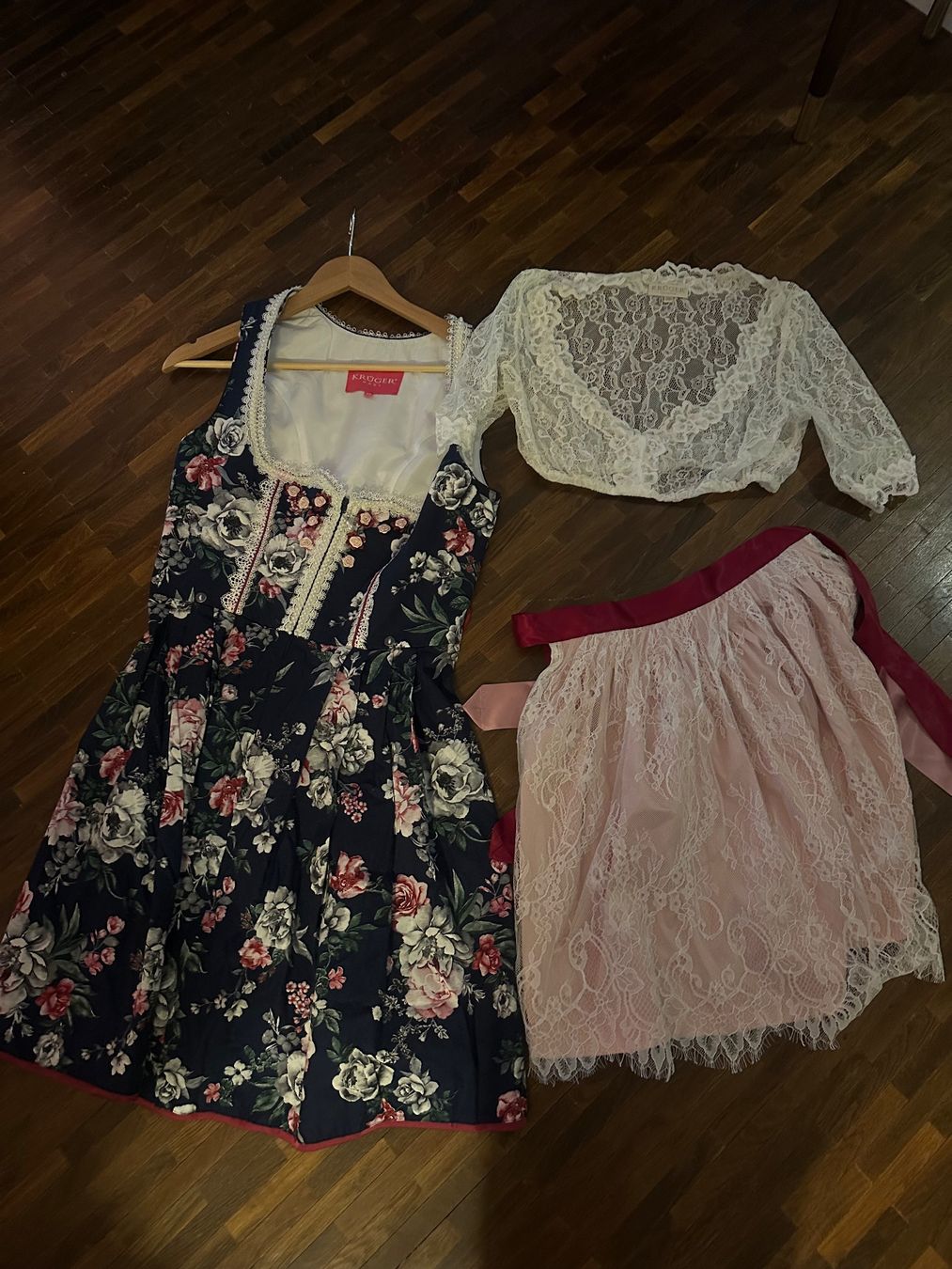 Costumi: Dirndl Krüger Gr 38 – Usato da Glattpark(Opfikon) venduto da ConnyLee 1
