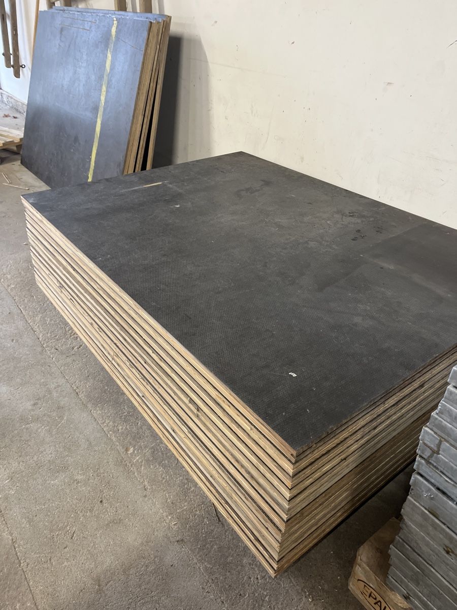 Articoli in legno: Siebdruckplatte – Usato da Rickenbach LU venduto da fla_9ft6