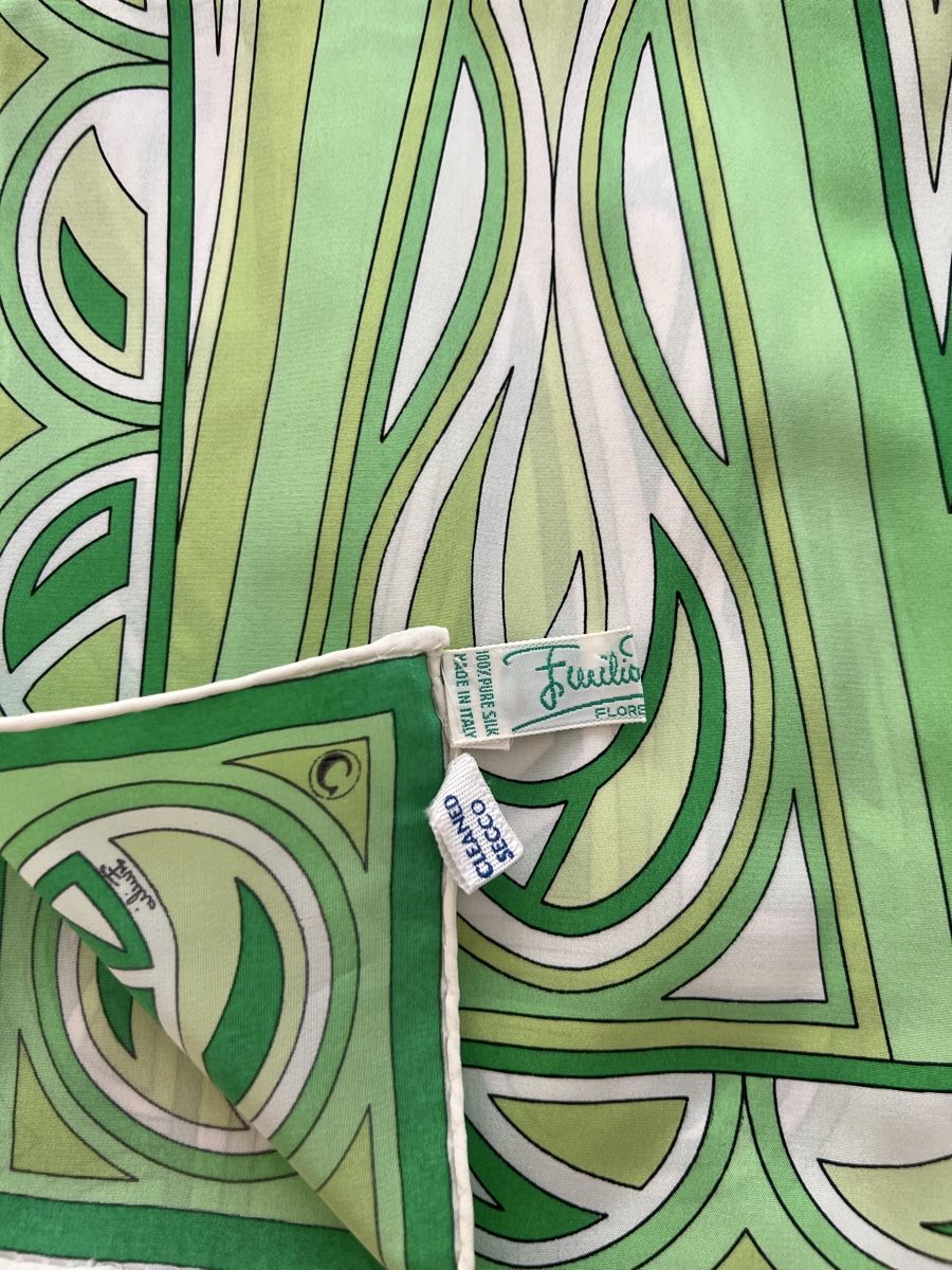 Foulards & écharpes: Carré en soie Pucci – Neuf (Voir description) à Rüschlikon par La_Mode