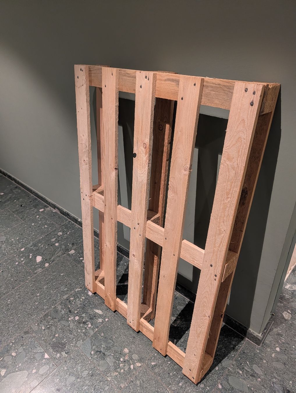 Paletten: Europallette 120x80 cm zu verschenken – Gebraucht aus Zürich von mah_xk8x