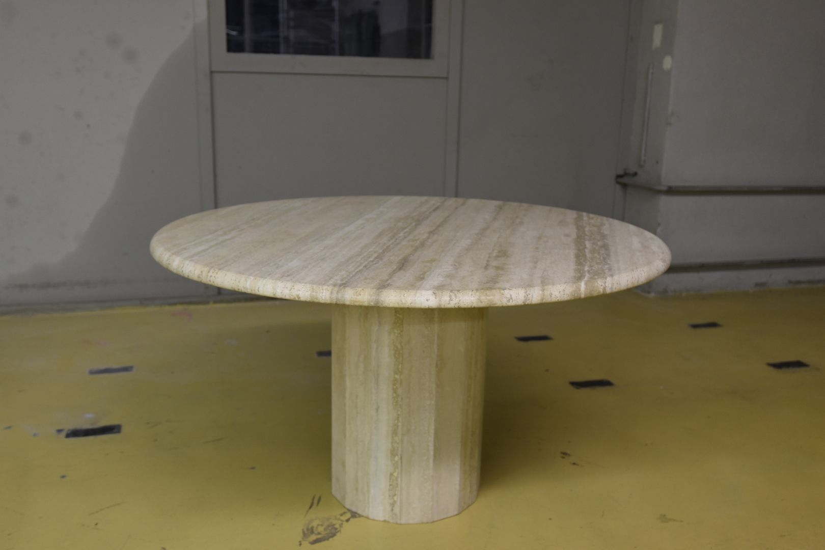 Tavoli: Designer Tisch aus Travertin – Usato da Lichtensteig venduto da UsedIN 9