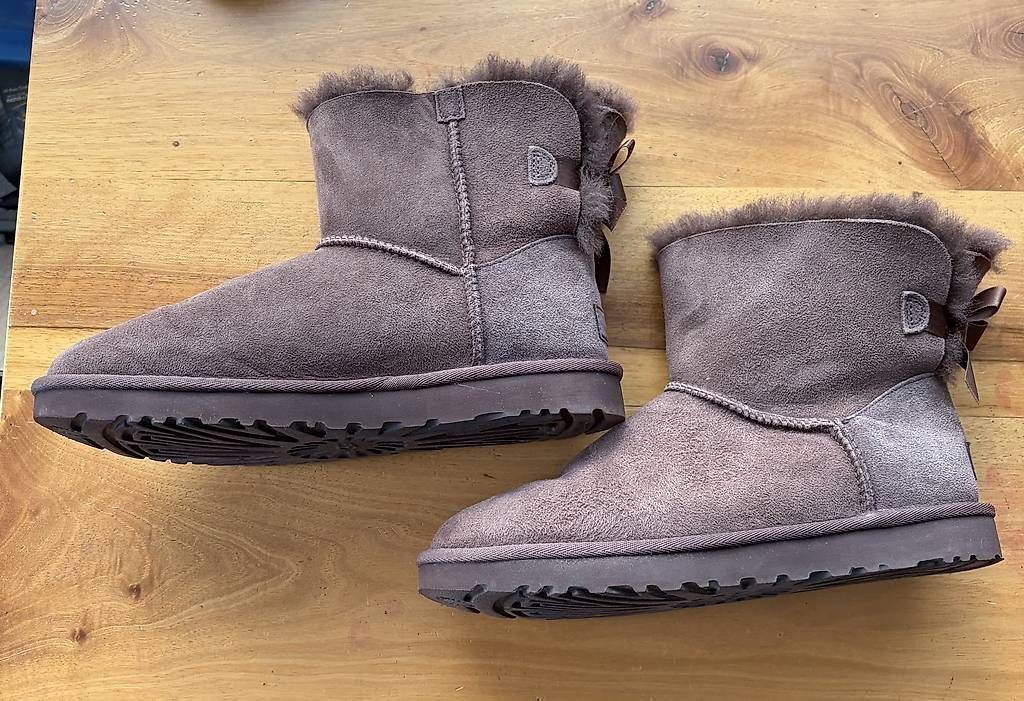 Scarpe da donna: UGGs Suede Ankle Boots – Usato da Zollikon venduto da getridofitnow