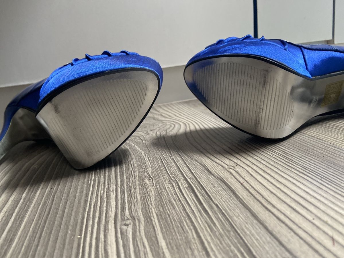 Scarpe da donna: Blaue Peeptoes Gr. 37 – Usato da Sirnach venduto da SpeedyGT 2