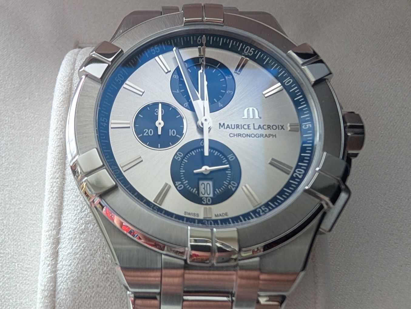 Maurice Lacroix Orologi: Maurice Lacroix Aikon Chronograph FABRIKNEU – Nuovo e nell'imballaggio originale da Aarau venduto da 60sekunde 1