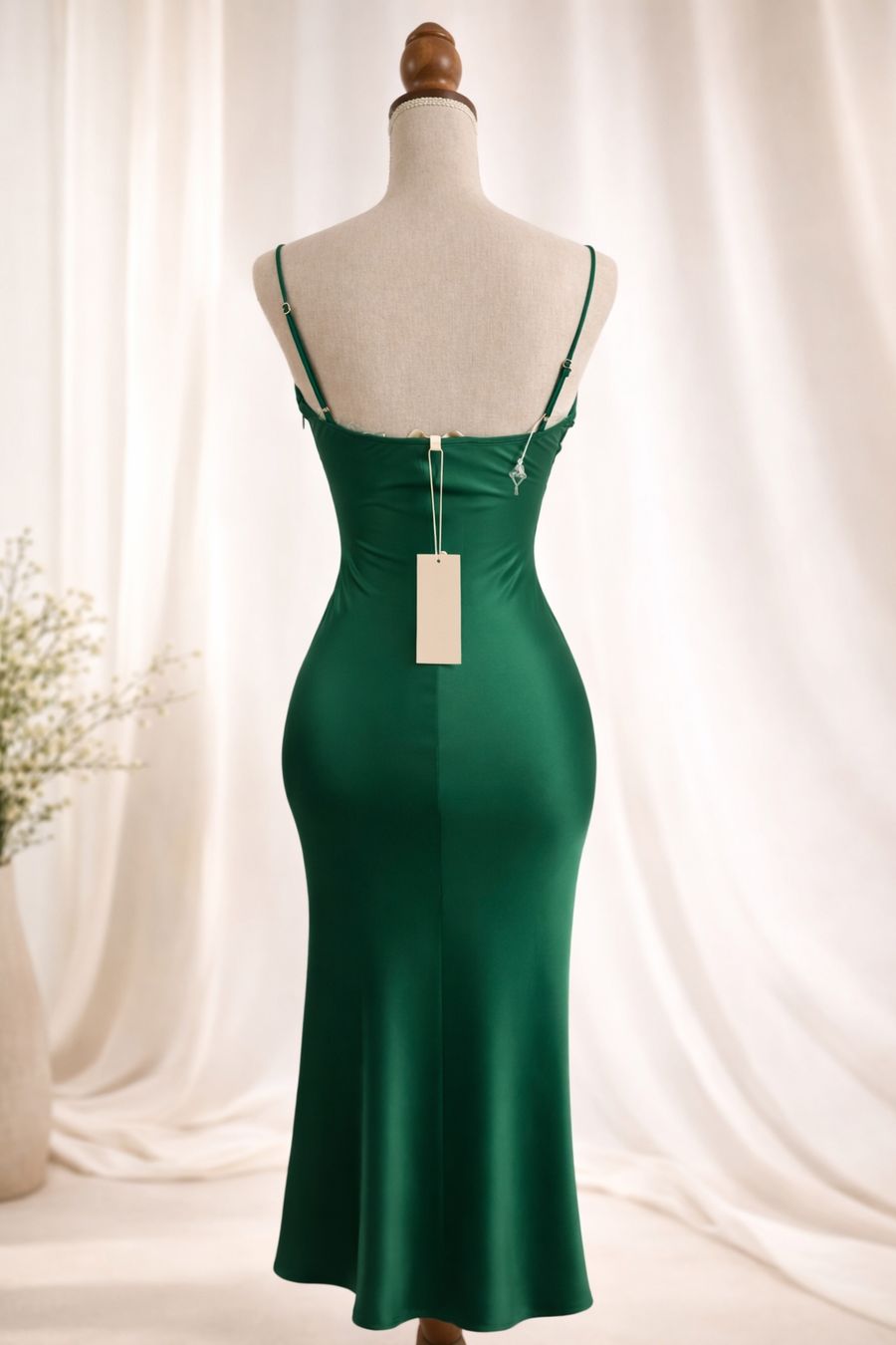 Robes: Edles, smaragdgrünes Satinkleid, Gr.XXS. MESHKI – Neuf avec emballage d'origine à Zürich par Idoly_Studio. 1