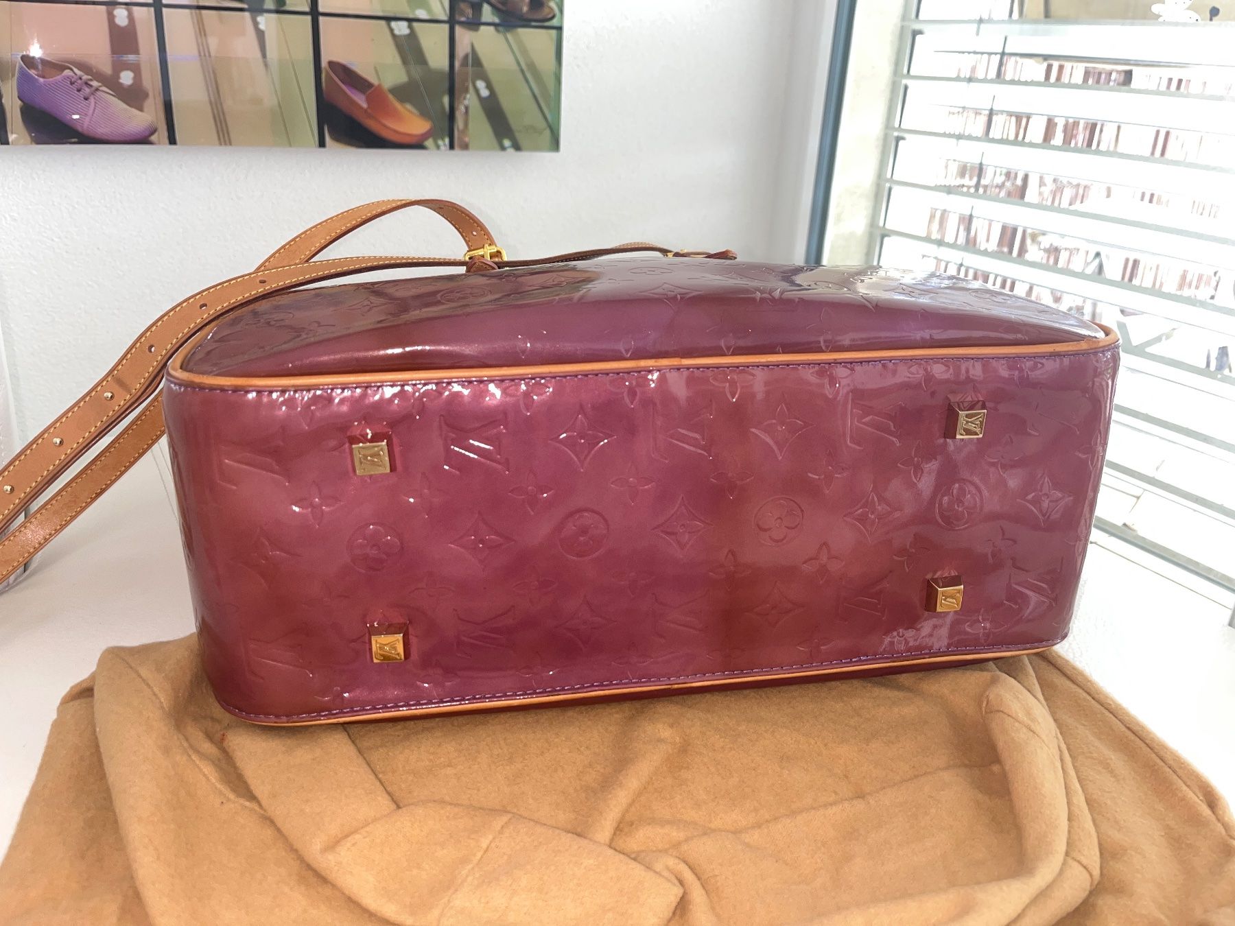 Louis Vuitton Taschen: Louis Vuitton Sutton GM cuir empreinte bordeaux – Gebraucht aus Sugiez von Vuitton_for_life 5