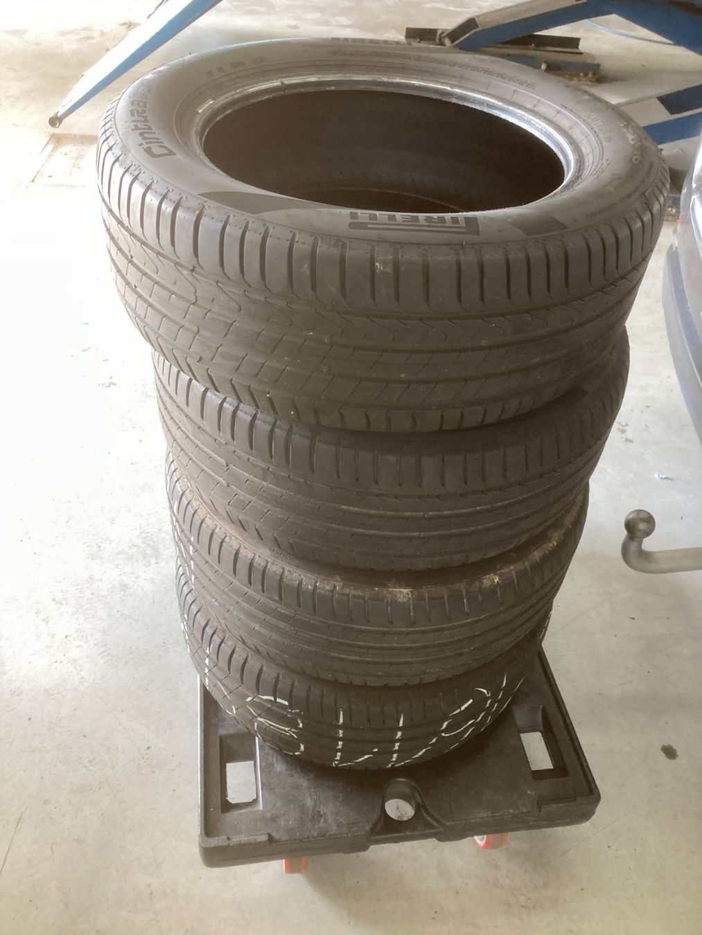 Pirelli Pneus & Kompletträder: 205/55R16 Sommerpneu Pirelli – Neu und originalverpackt aus Cham von Cham6332