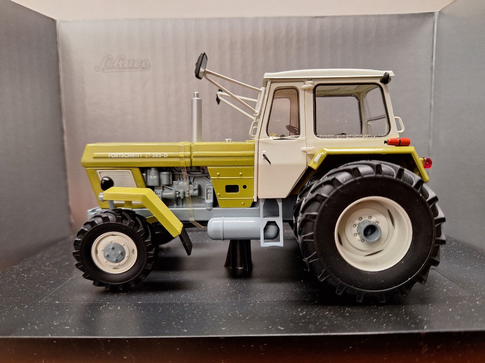 Schuco Kit di modellismo & Modellini statici: Schuco Fortschritt ZT 303 – Nuovo e nell'imballaggio originale da Laupersdorf venduto da walmeister62 2