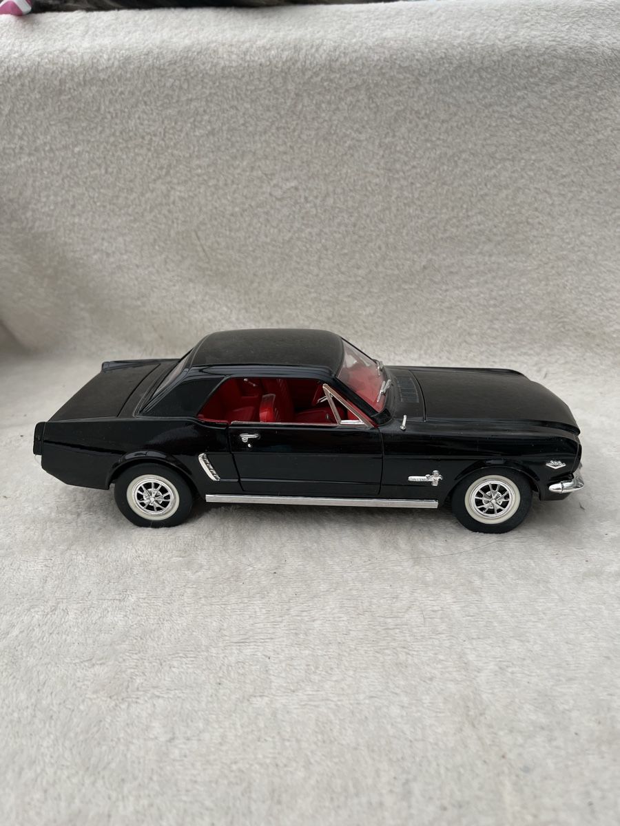 Ford Modellini d'auto: Ford Mustang 1964 – Nuovo e nell'imballaggio originale da Oberweningen venduto da mer_2yn9 3