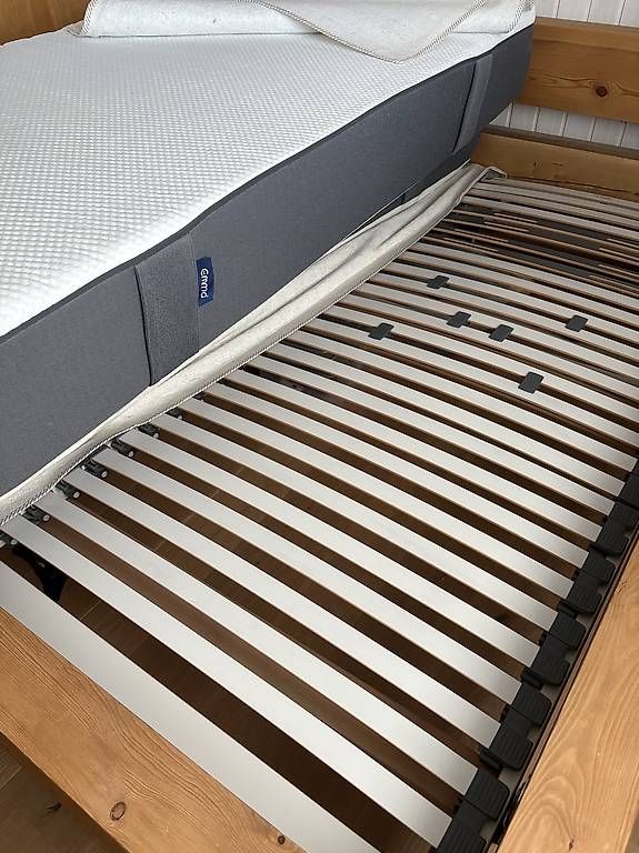 Lits: Lit en bois massif 180x200 – D'occasion à St-Prex par gilby4127