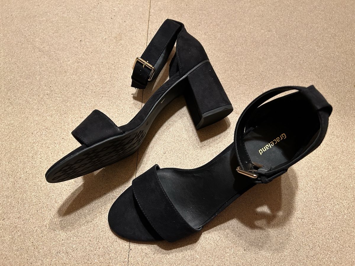 Graceland Damenschuhe: Sandales à talons noires taille 41 – Neu (gemäss Beschreibung) aus Vuisternens devant Romont von cavalier84