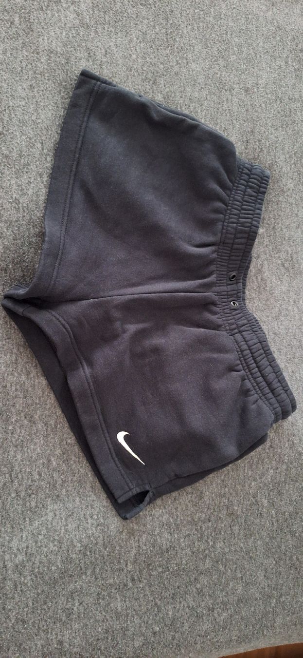 Nike Hosen: Nike Hotpants – Gebraucht aus Mumpf von SwissDi