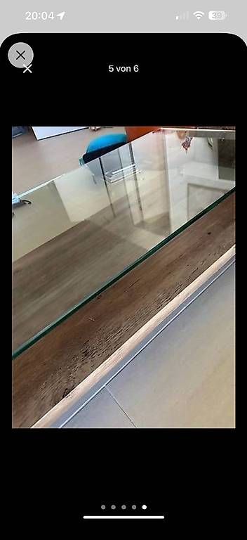 Tavoli: Moderner Glas-Couchtisch mit Holzplatte  – Usato da Winterthur venduto da N.Klimsa 4