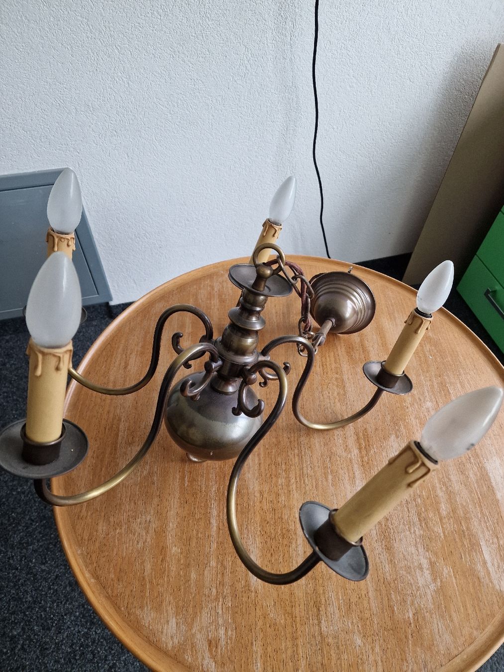 Lustres & lampes de plafonds: Kronleuchter mit 5 kerzenförmigen Leuchten – D'occasion à Untersiggenthal par jumath