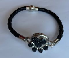 Leather bracelet on a magnet (no nickel and allergens).