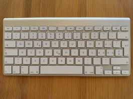 Apple Wireless Keyboard Modell A1314 silber kaum gebraucht