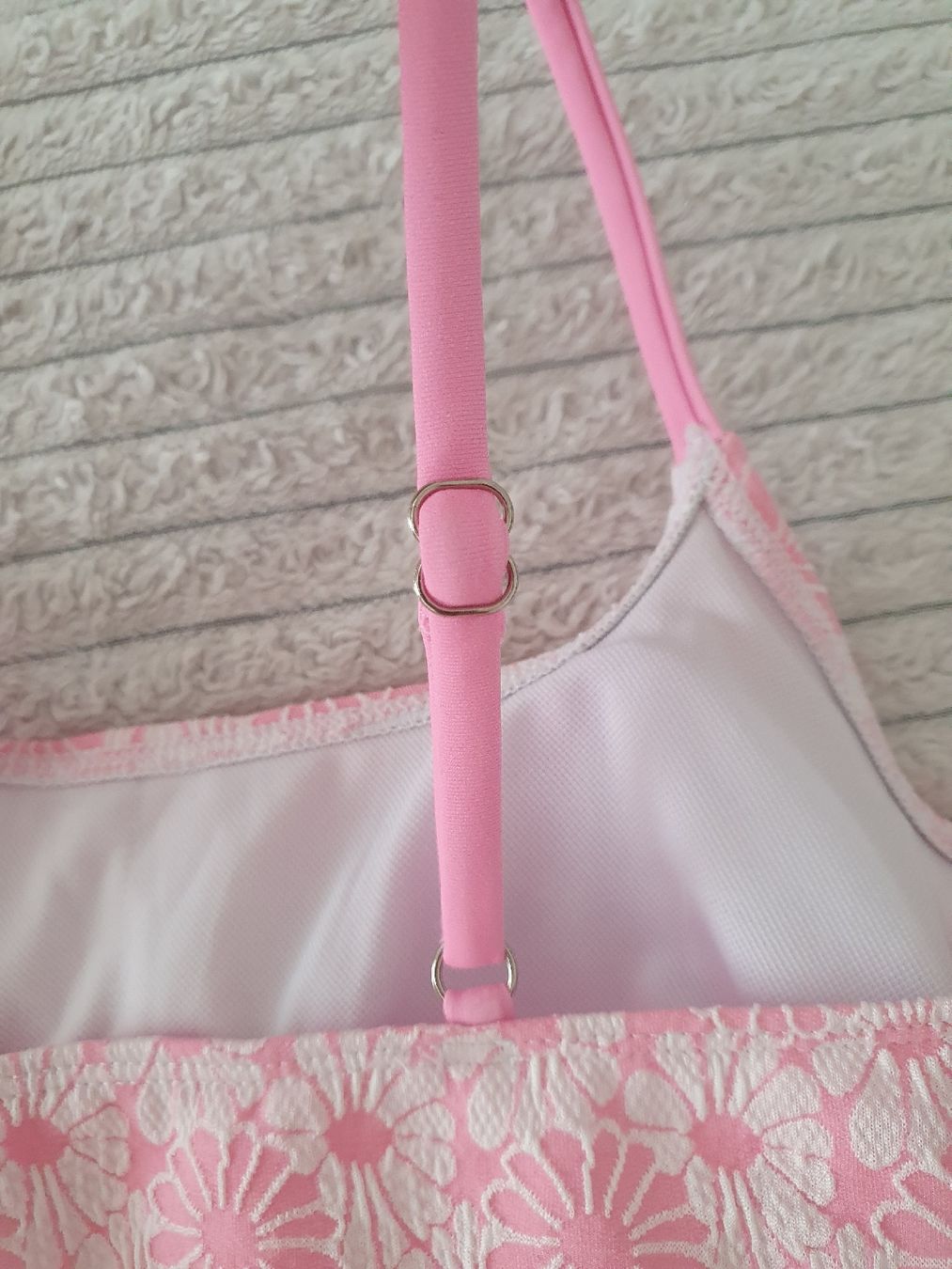 Costumi da bagno & Bikini: Pinkes Bikini-Set Blumen ungetragen S/M – Nuovo (secondo la descrizione) da Wetzikon ZH venduto da FundusFuchs 2