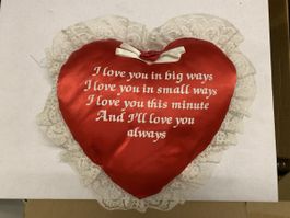Herz-Kissen mit Spitzenrand "I love you" ❤️