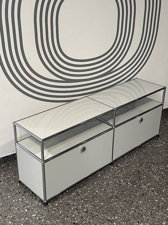 TV Möbel: USM Haller Lowboard Lichtgrau – Gebraucht aus Glattbrugg von q-aderdesign