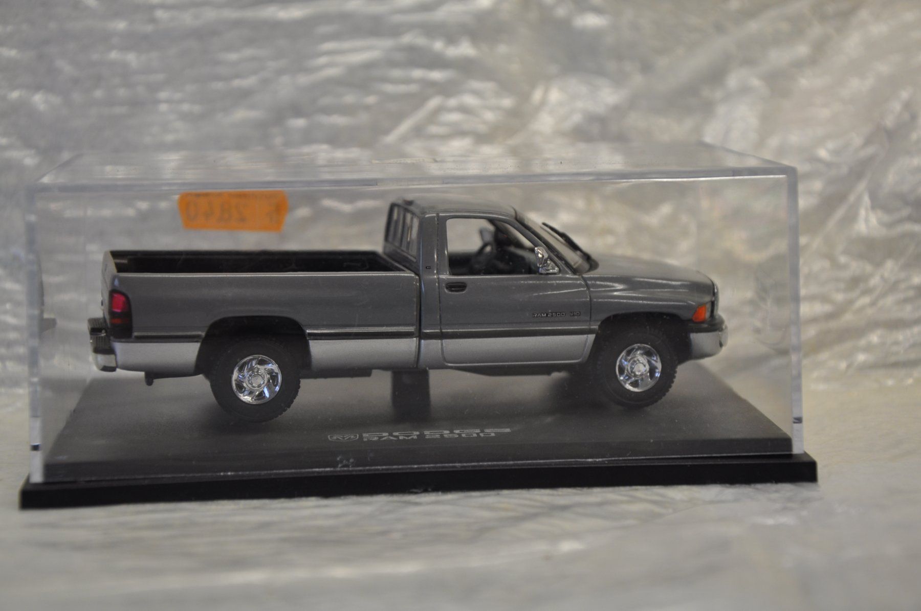 Dodge Modellini d'auto: Dodge Ram 2500 – Nuovo e nell'imballaggio originale da Ebnat-Kappel venduto da Aallerlei 1